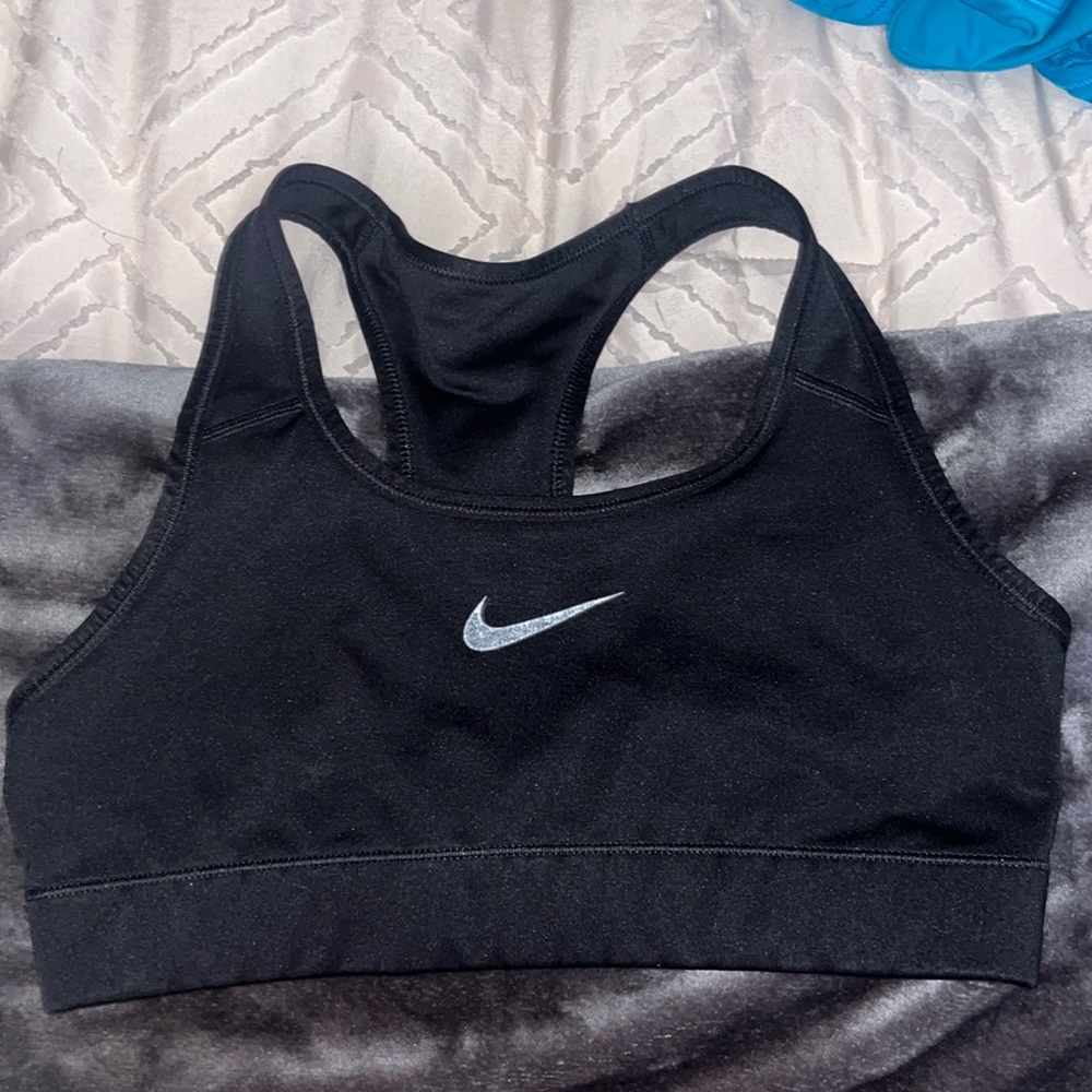 Lack Nike sports bra